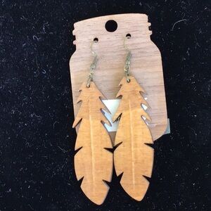 Feather wood Earrings (73jj)